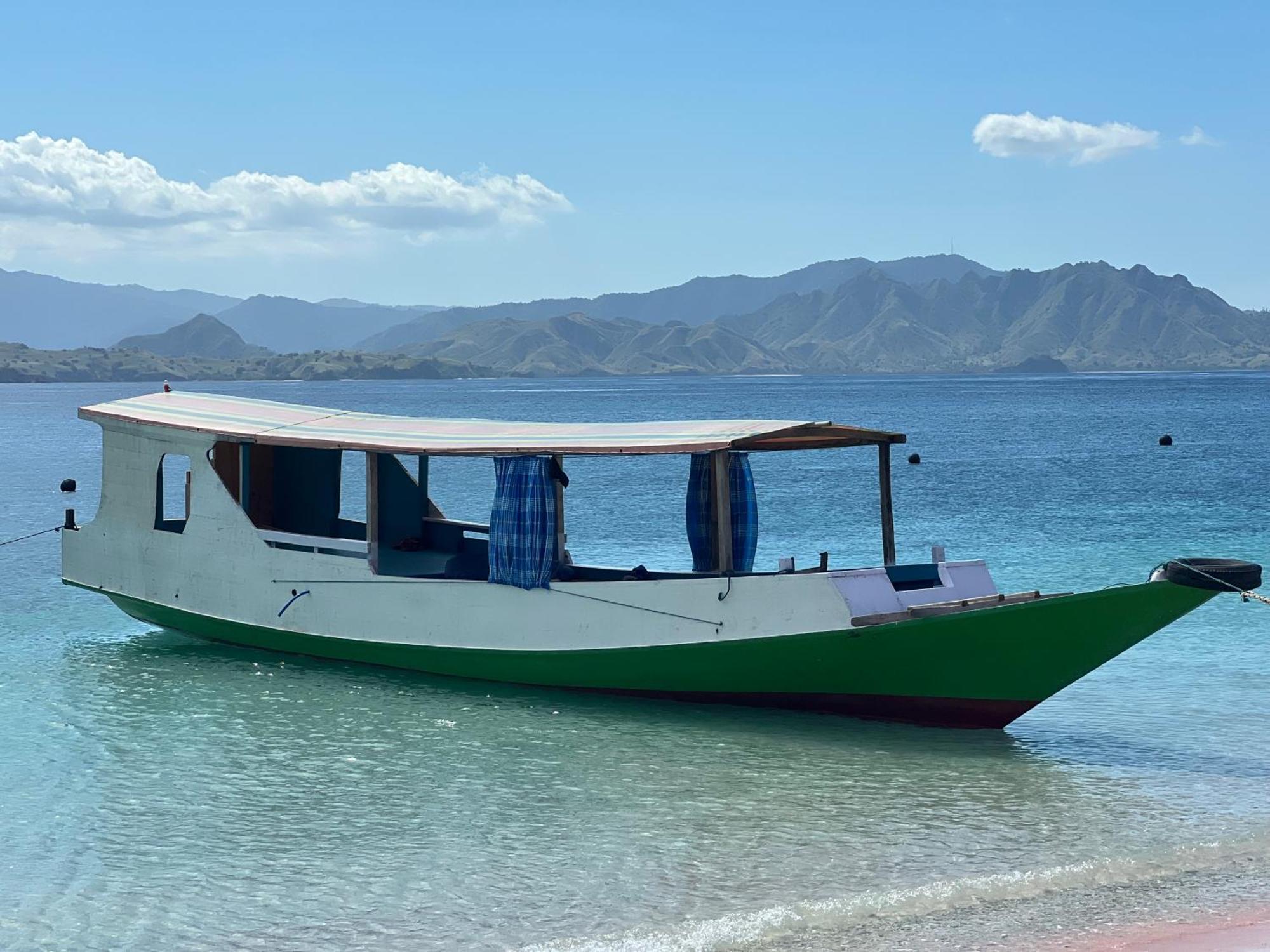 Jhuna Komodo Homestay Extérieur photo