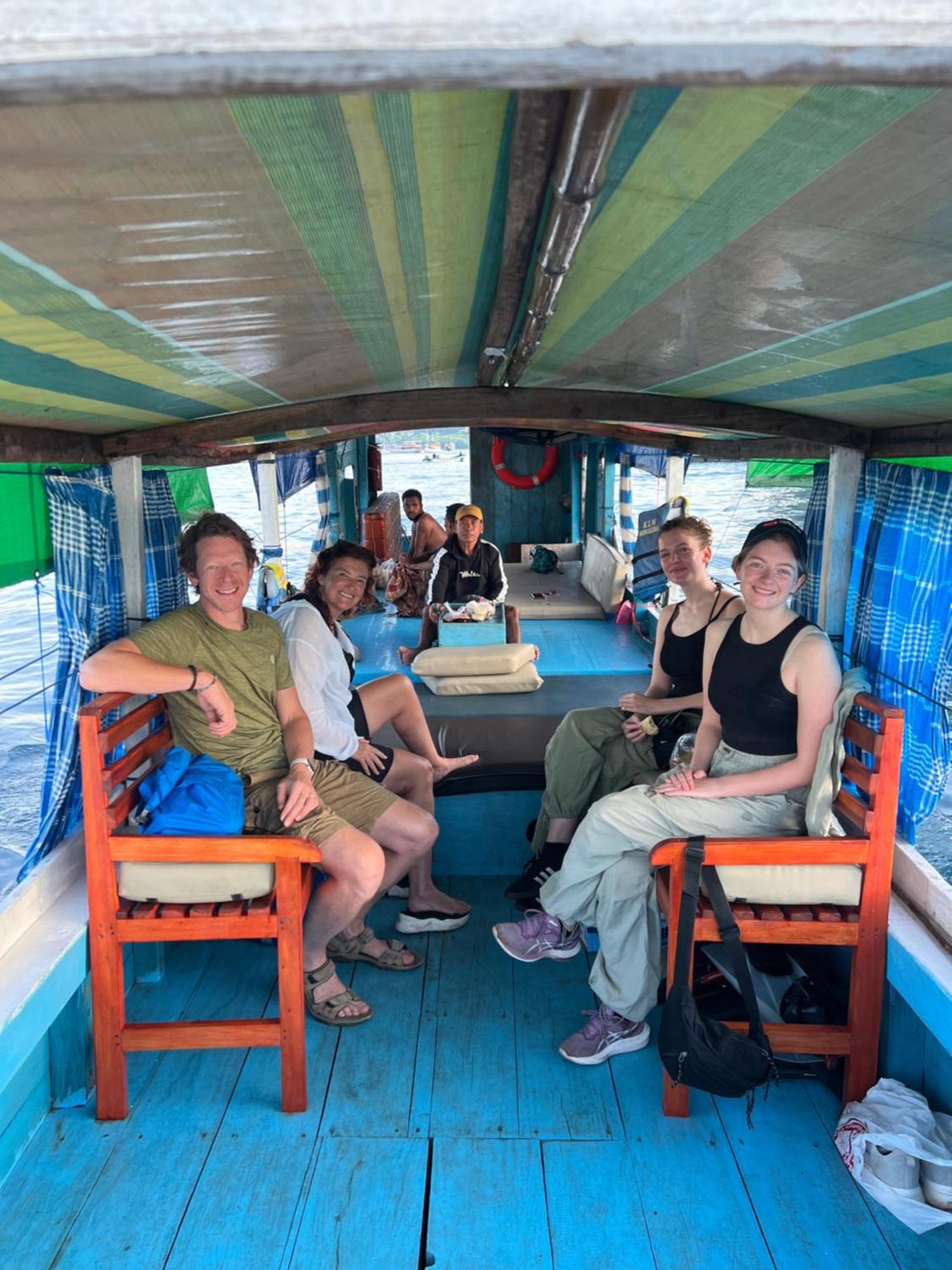 Jhuna Komodo Homestay Extérieur photo